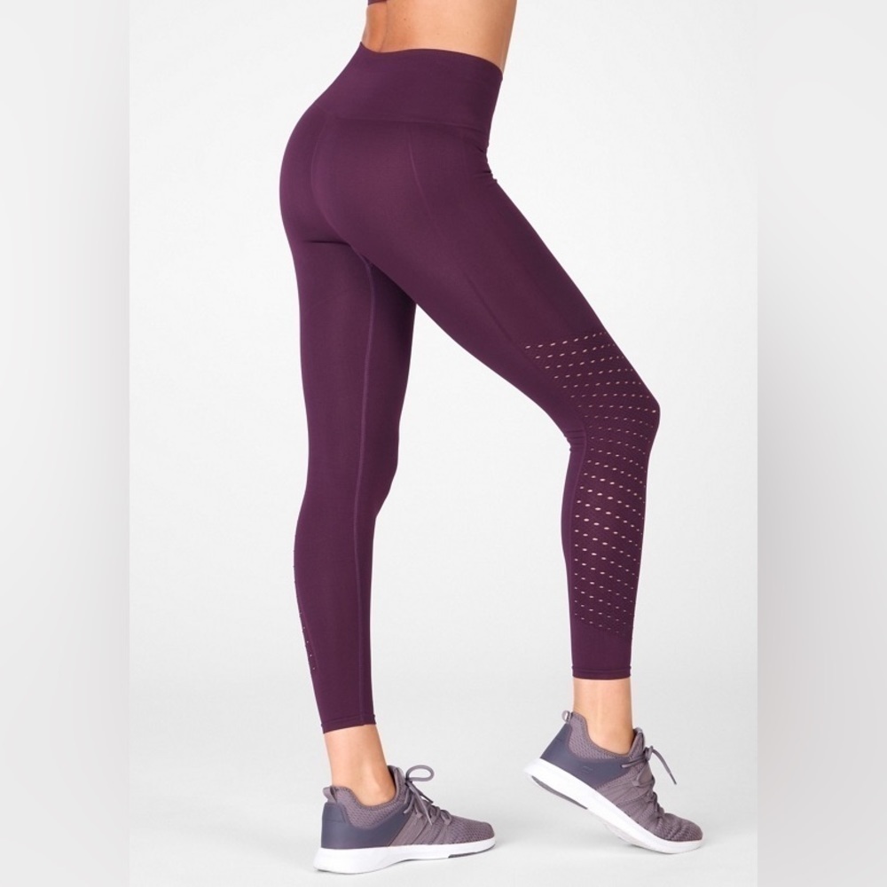 NWOT Fabletics Sync Seamless High-Waisted 7/8 Leggings in Plum Perfect size S